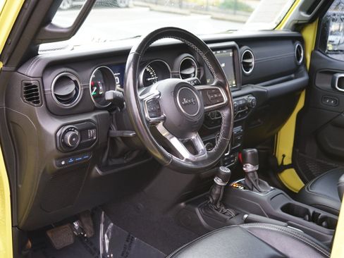 Used 2023 Jeep Wrangler Sahara w/ Cold Weather Group image 15