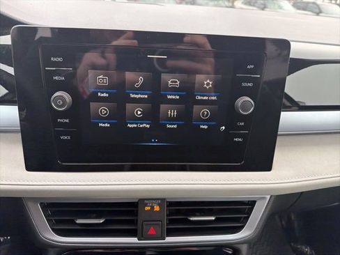 New 2026 Volkswagen Taos SE image 11