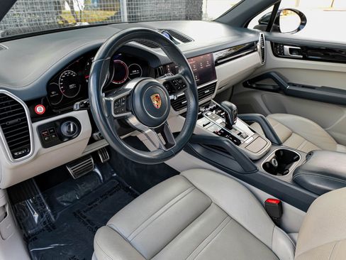 Used 2019 Porsche Cayenne S image 3