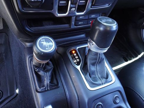 Used 2021 Jeep Wrangler Unlimited Sahara AWD/4WD image 17