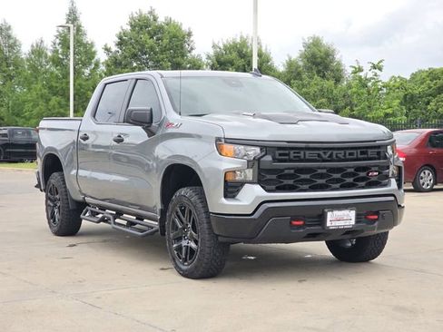 Used 2025 Chevrolet Silverado 1500 Custom Trail Boss w/ LPO, Dark Essentials Package AWD/4WD image 2