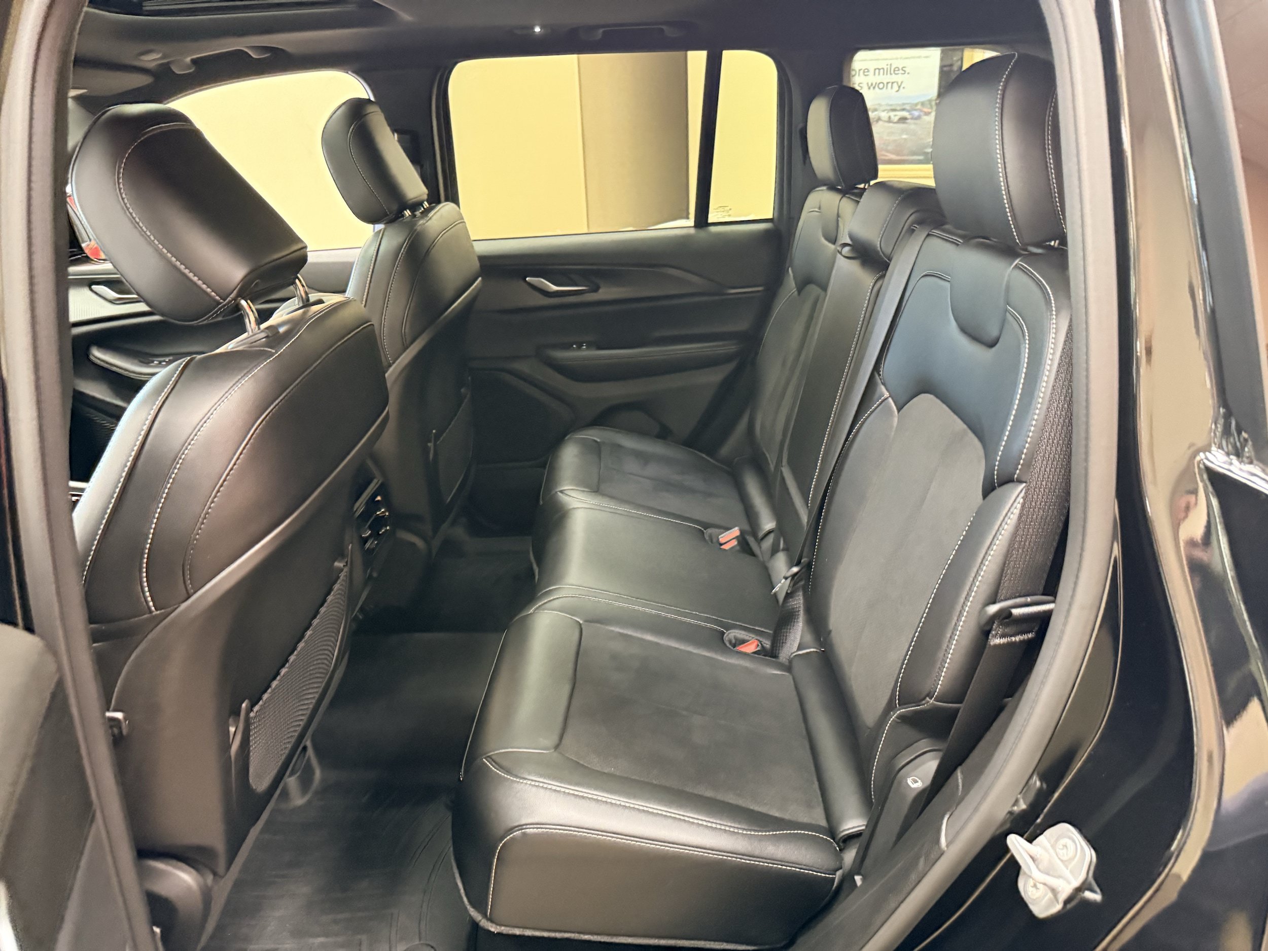 Used 2023 Jeep Grand Cherokee Altitude AWD/4WD image 32