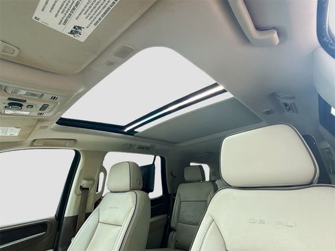 Used 2021 GMC Yukon Denali image 24