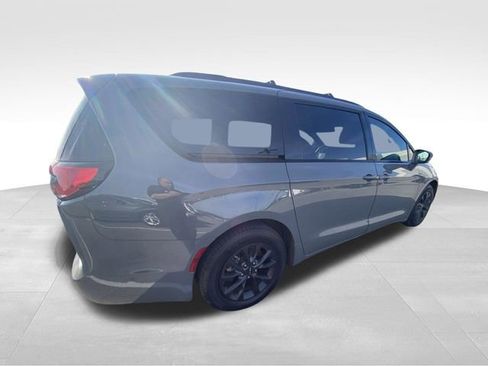 Used 2021 Chrysler Pacifica Touring-L w/ Premium & Safety Sphere Group image 14