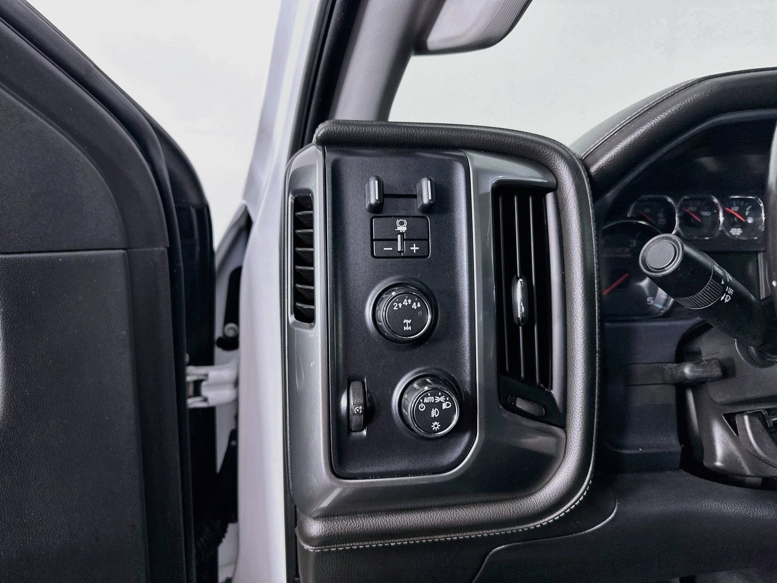 Used 2018 Chevrolet Silverado 2500 LTZ w/ Duramax Plus Package AWD/4WD image 10