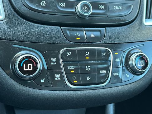 Used 2022 Chevrolet Malibu LT FWD image 19
