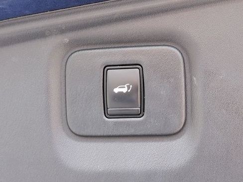 Used 2020 Nissan Pathfinder SL w/ Cargo Package FWD image 13