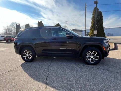 Used 2024 Jeep Grand Cherokee Limited image 6