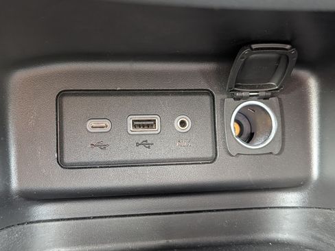 Used 2020 Chevrolet Equinox LT FWD image 24