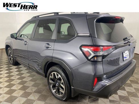 Used 2025 Subaru Forester Premium AWD/4WD image 26