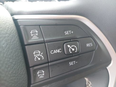 Used 2024 Jeep Grand Cherokee Laredo X AWD/4WD image 17