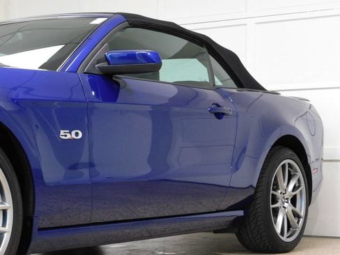 Used 2013 Ford Mustang GT Premium w/ Electronics Pkg RWD image 27