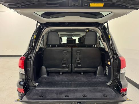 Used 2015 Lexus LX 570 4WD w/ Luxury Package image 28