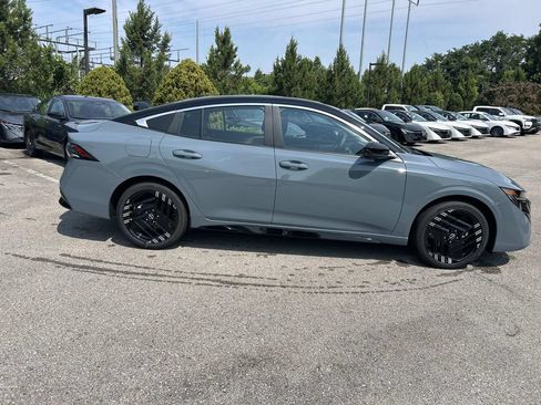 New 2026 Nissan Sentra SR w/ Floor Mat Package FWD image 8
