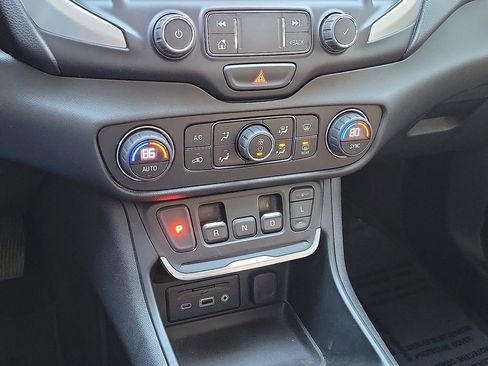 Used 2019 GMC Terrain SLT w/ Preferred Package image 17