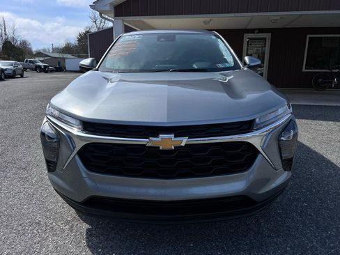 Used 2024 Chevrolet Trax LS w/ LS Convenience Package image 2