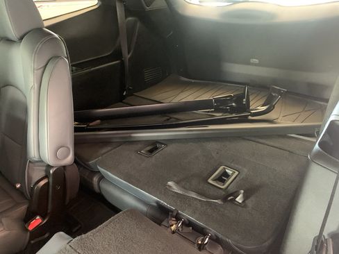 Used 2023 Buick Enclave Premium FWD image 17