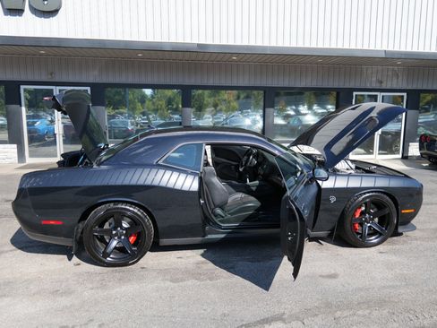 Used 2015 Dodge Challenger SRT Hellcat image 61