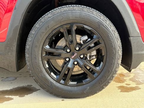 Used 2023 GMC Terrain AT4 image 9