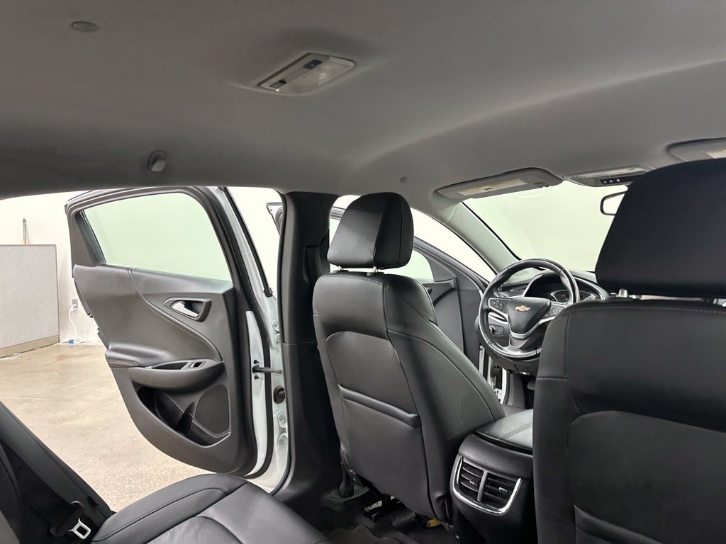 Used 2018 Chevrolet Malibu LT w/ Leather Package FWD image 21