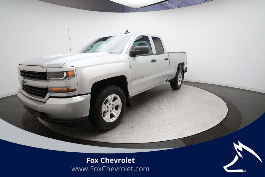 Used 2019 Chevrolet Silverado 1500 Custom w/ Custom Convenience Package AWD/4WD image 1