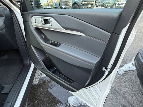 Used 2025 Ford Explorer Active image 27