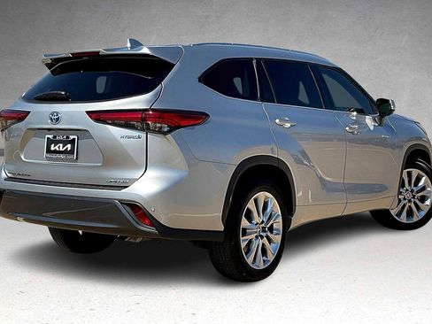 Used 2021 Toyota Highlander Limited image 22