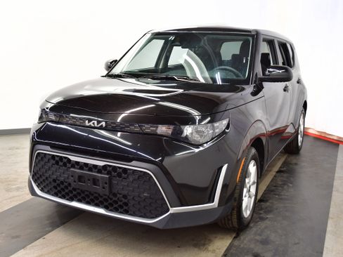 Used 2025 Kia Soul LX w/ LX Technology Package image 4