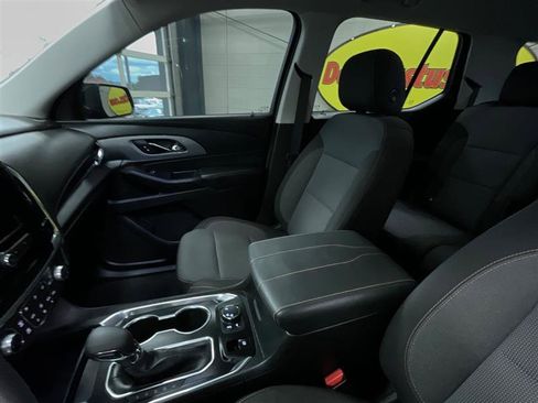 Used 2021 Chevrolet Traverse LS image 12