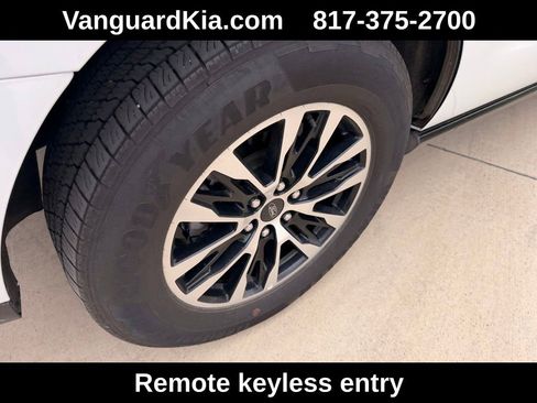 Used 2025 Ford Expedition Platinum AWD/4WD image 10