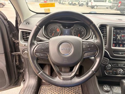 Used 2019 Jeep Cherokee Trailhawk w/ Comfort/Convenience Group AWD/4WD image 18