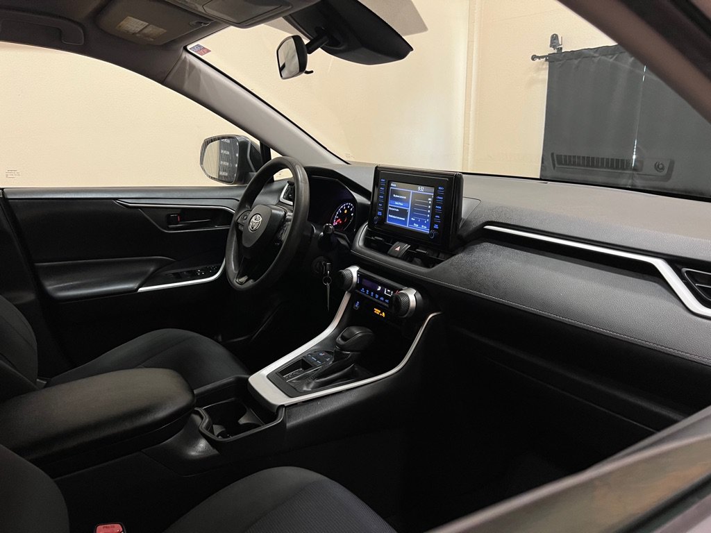 Used 2019 Toyota RAV4 LE FWD image 12