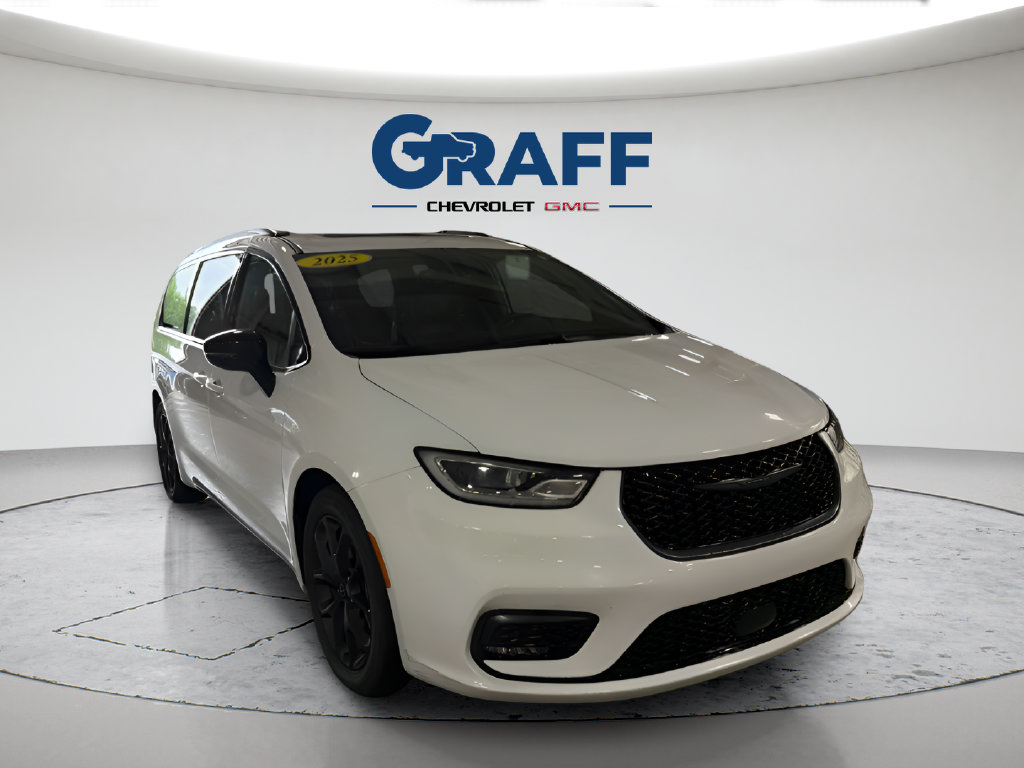 Used 2025 Chrysler Pacifica Limited FWD image 7