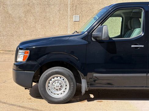 Used 2018 Nissan NV 3500 S image 4