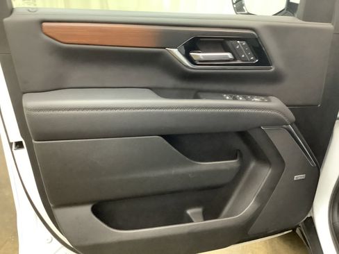 Used 2025 GMC Yukon Denali image 13