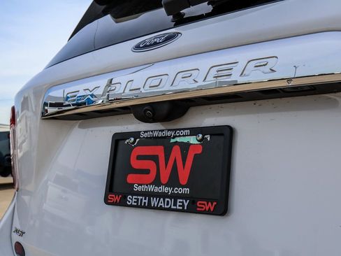 Used 2022 Ford Explorer XLT image 10