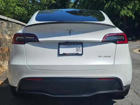 Used 2023 Tesla Model Y Performance AWD/4WD image 9