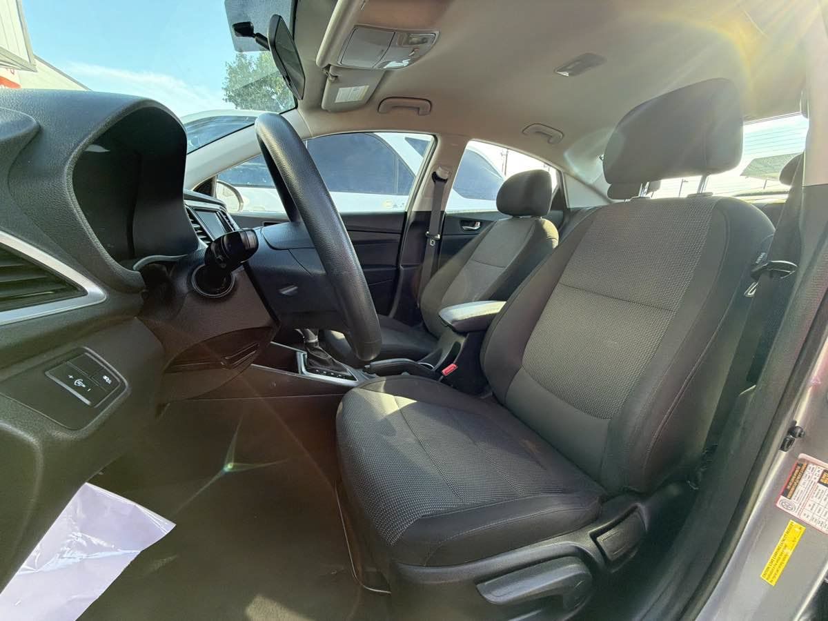 Used 2021 Hyundai Accent SEL w/ Cargo Package FWD image 6