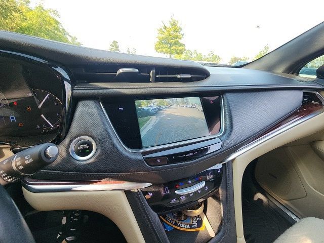 Used 2018 Cadillac XT5 Luxury w/ Driver Awareness Package AWD/4WD image 23
