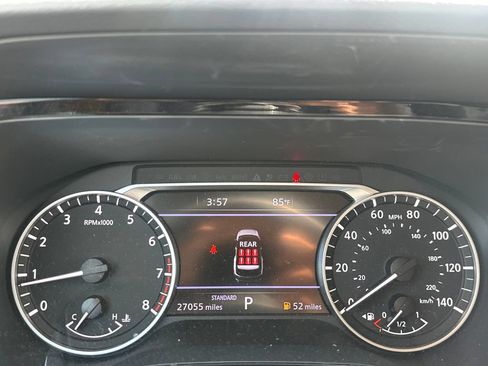 Used 2025 Nissan Pathfinder SL FWD image 44