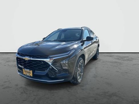 Used 2024 Chevrolet Trax LT image 3