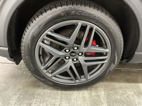 Used 2025 Ford Explorer ST-Line w/ Premium Package image 11