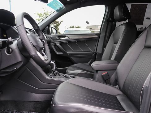Certified 2022 Volkswagen Tiguan SE R-Line FWD image 16