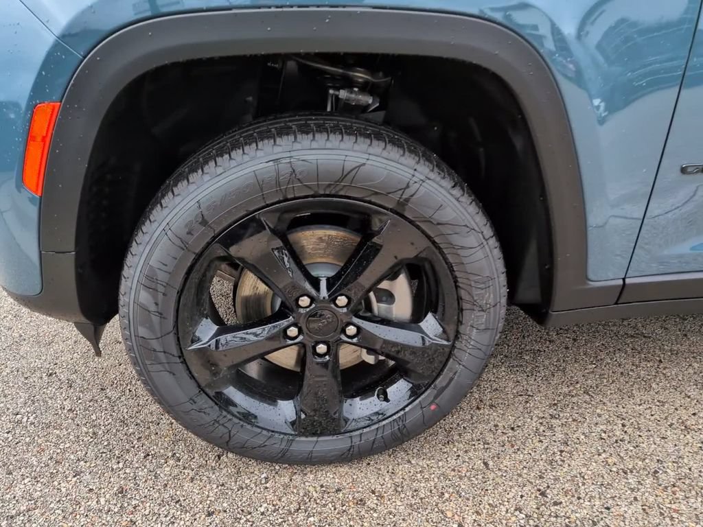 New 2026 Jeep Grand Cherokee L Limited w/ Limited Altitude Package AWD/4WD image 16