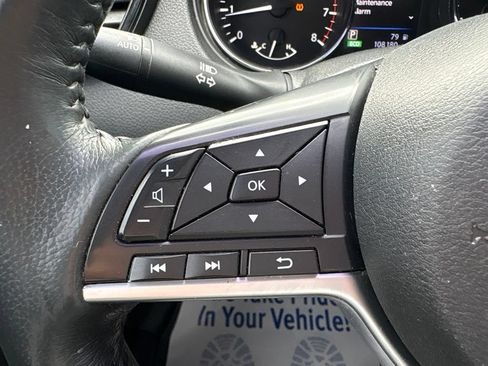Used 2018 Nissan Rogue SV FWD image 31
