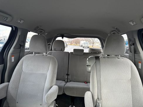 Used 2020 Toyota Sienna LE image 30