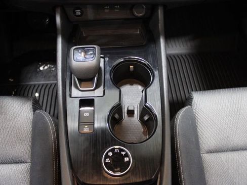 Used 2024 Nissan Rogue SV image 32