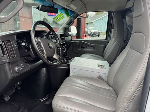 Used 2019 Chevrolet Express 3500 w/ Driver Convenience Package RWD image 9