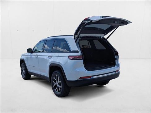 New 2025 Jeep Grand Cherokee Limited image 7