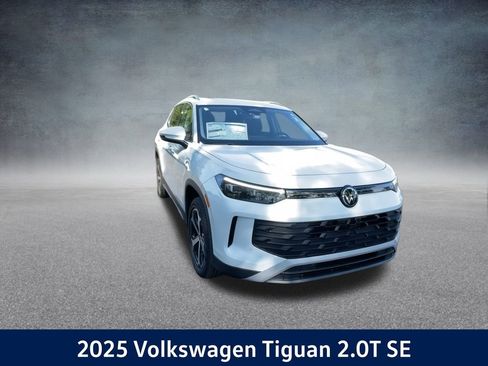 New 2025 Volkswagen Tiguan SE image 3